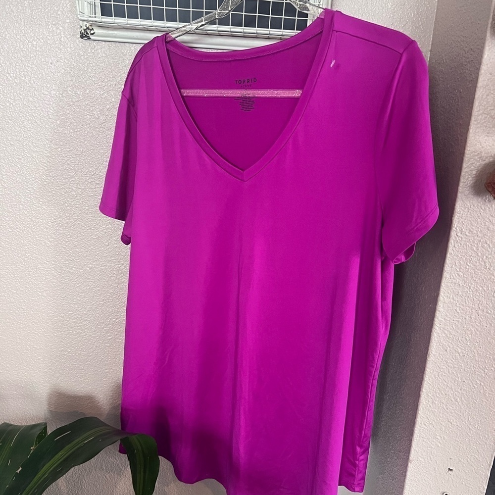 𝅺torrid active shirt